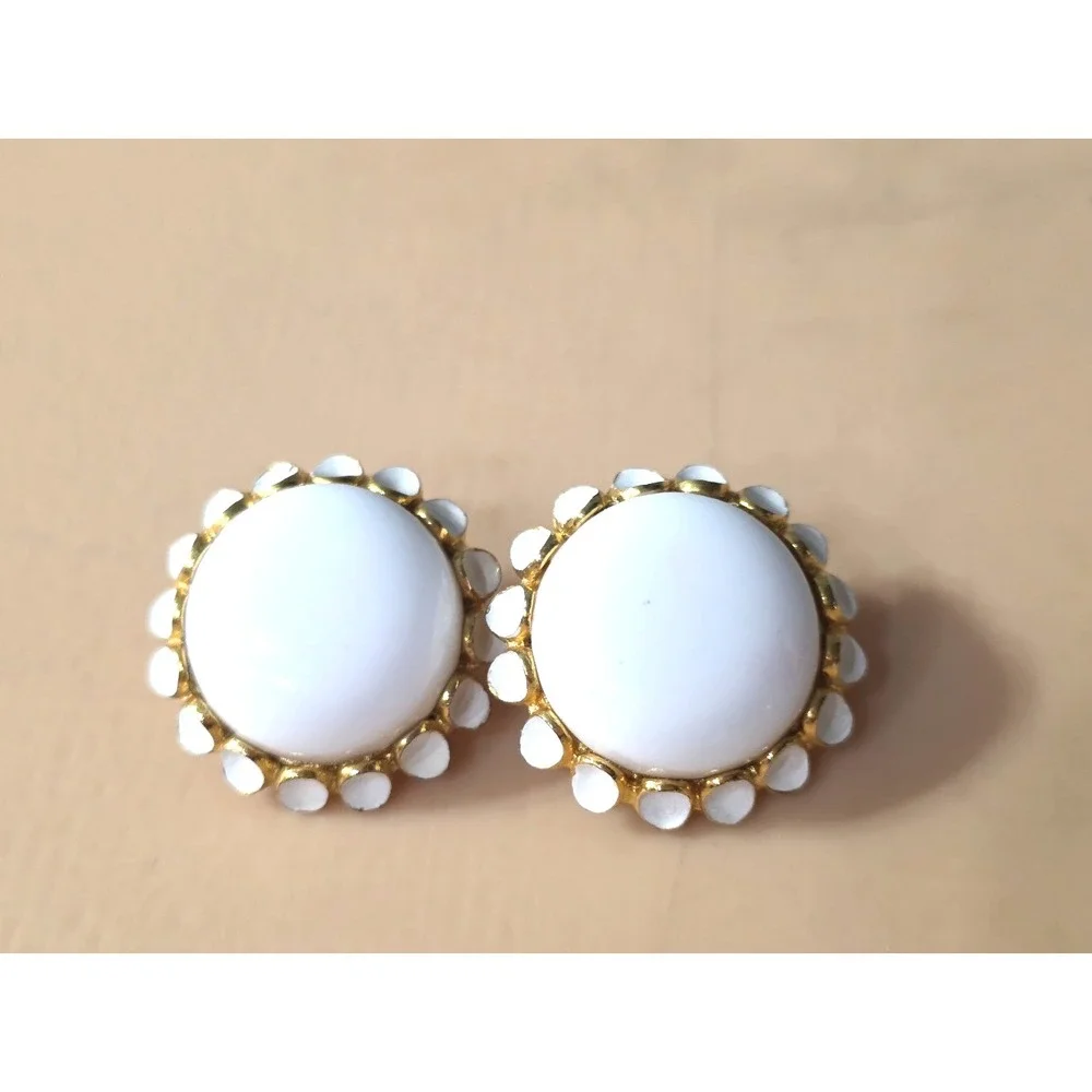 Vintage‎ Crown Trifari Round White Gold Clip Earrings